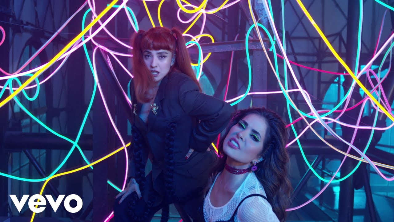 Mon Laferte, Gloria Trevi – La Mujer