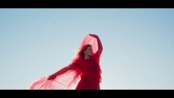 Romanie – Stranger In My Skin