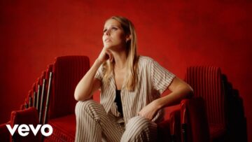 Middle Kids – Stacking Chairs