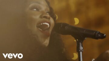 Tasha Cobbs Leonard – Lift Every Voice And Sing