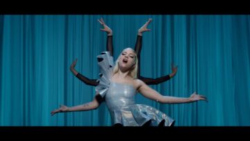 Tove Styrke – Show Me Love