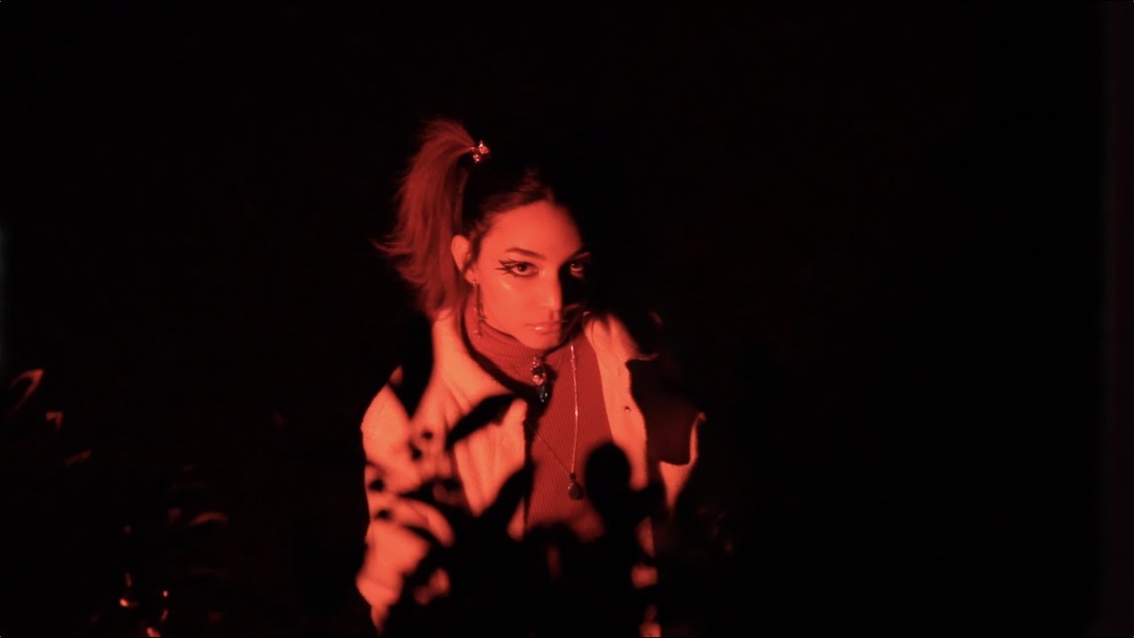 Ambar Lucid – Dead Leaves