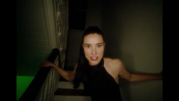 Confidence Man – Woman