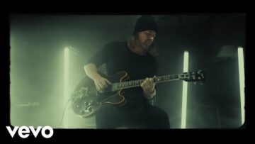 Kip Moore – Crazy One More Time