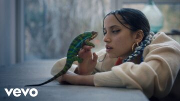 Léa Sen – I Feel Like I’m Blue