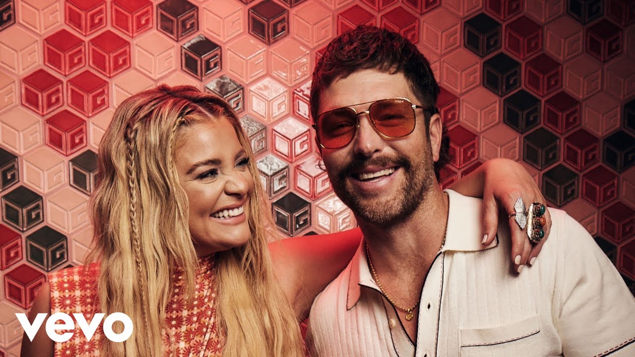 Chris Lane – Dancin’ In The Moonlight (feat. Lauren Alaina)