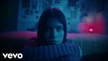 Bonnie Kemplay – 19