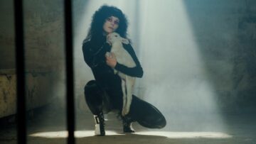 STARBENDERS – Blood Moon