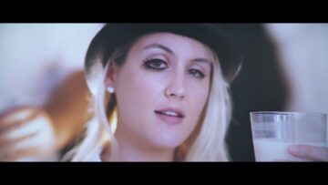 MUNNYCAT – giddy up’