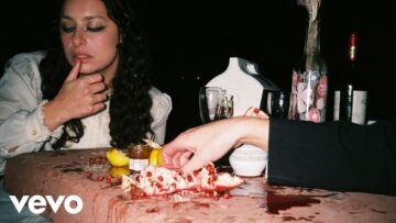 Boyish – Girls Are Mean