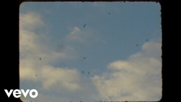 Art School Girlfriend – Close To The Clouds