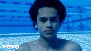 Dominic Fike – Dancing In The Courthouse