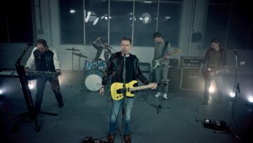 Streetlight – Hit The Ground