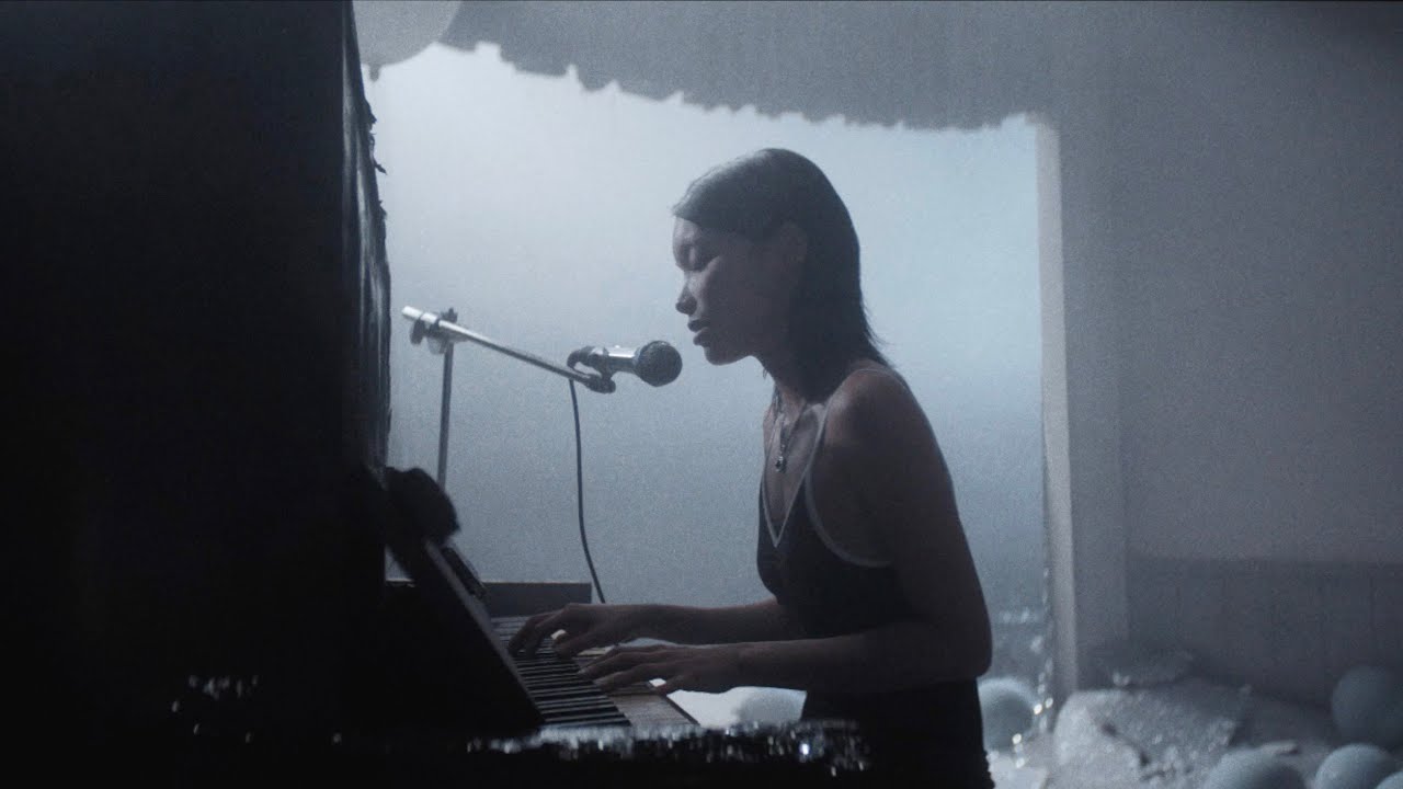 Lexie Liu – Bad Dream
