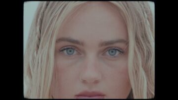 Claire Rosinkranz – Screw Time