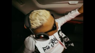 she loves boon – luv at the door