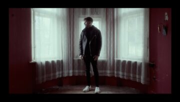 DÁNIELFY – száz virág