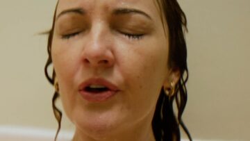 Sleater Kinney – Untidy Creature