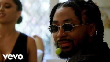 Deante’ Hitchcock – Woah!