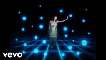 Sarah Kinsley – Oh No Darling!