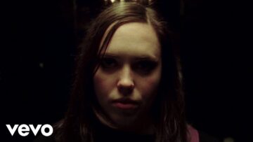 Soccer Mommy – Bones