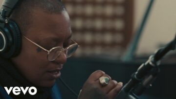 Meshell Ndegeocello – Clear Water