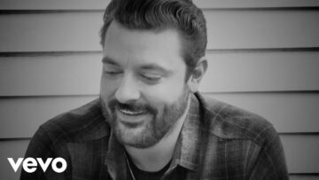 Chris Young – What She Sees in Me