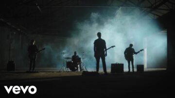 Metro Villa – Shallow Graves