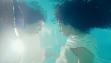 Pom Pom Squad – Spinning