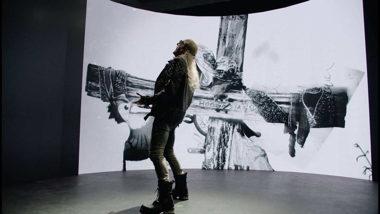 DEE SNIDER – Stand