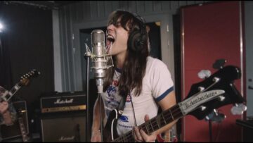 HÄLLAS – Carry On