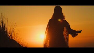 THERE’S A LIGHT – Elpis