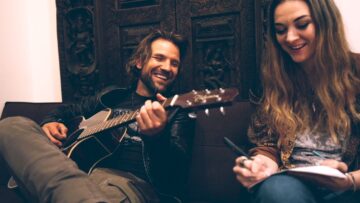 THE NEW ROSES – Hold Me Up (Feat. Gill Montgomery)