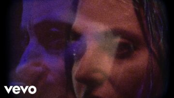 Sharon Van Etten & The Attachment Theory – Southern Life (What It Must Be Like)