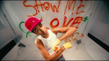 WizTheMc, bees & honey – Show Me Love