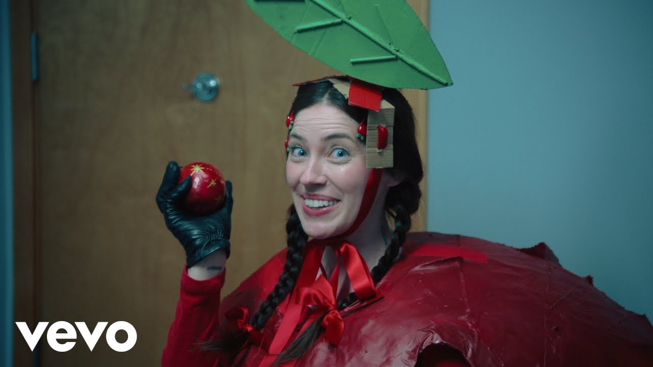 Bishop Briggs – Woman Is King