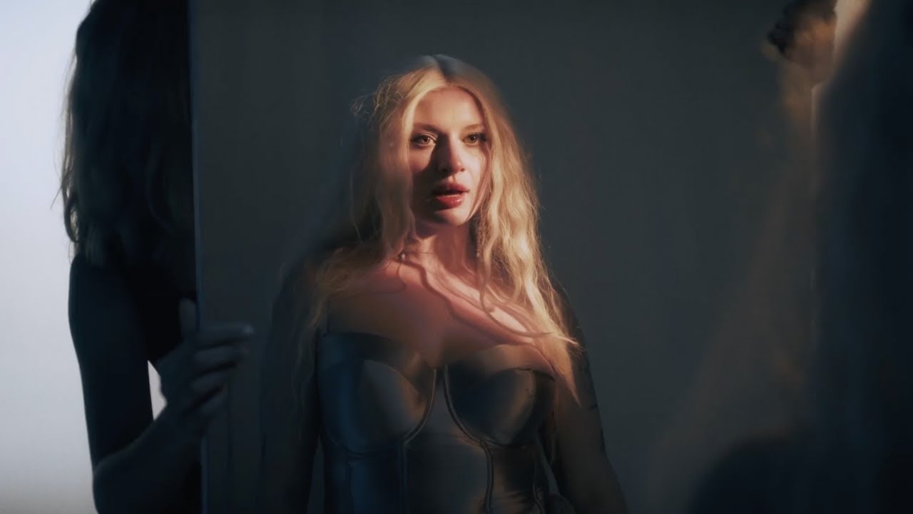 Låpsley – WOMAN LIKE THAT