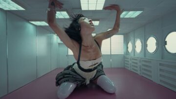 Isabella Lovestory – Vanity