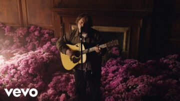 Lewis Capaldi – Survive (In Bloom