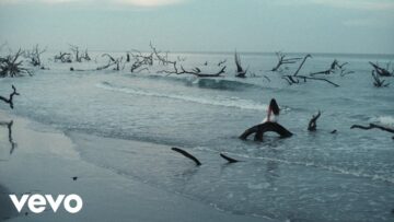 Gigi Perez – At The Beach, In Every Life