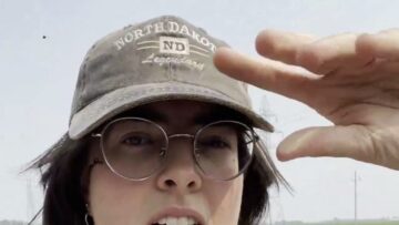 Living Hour – Waiter