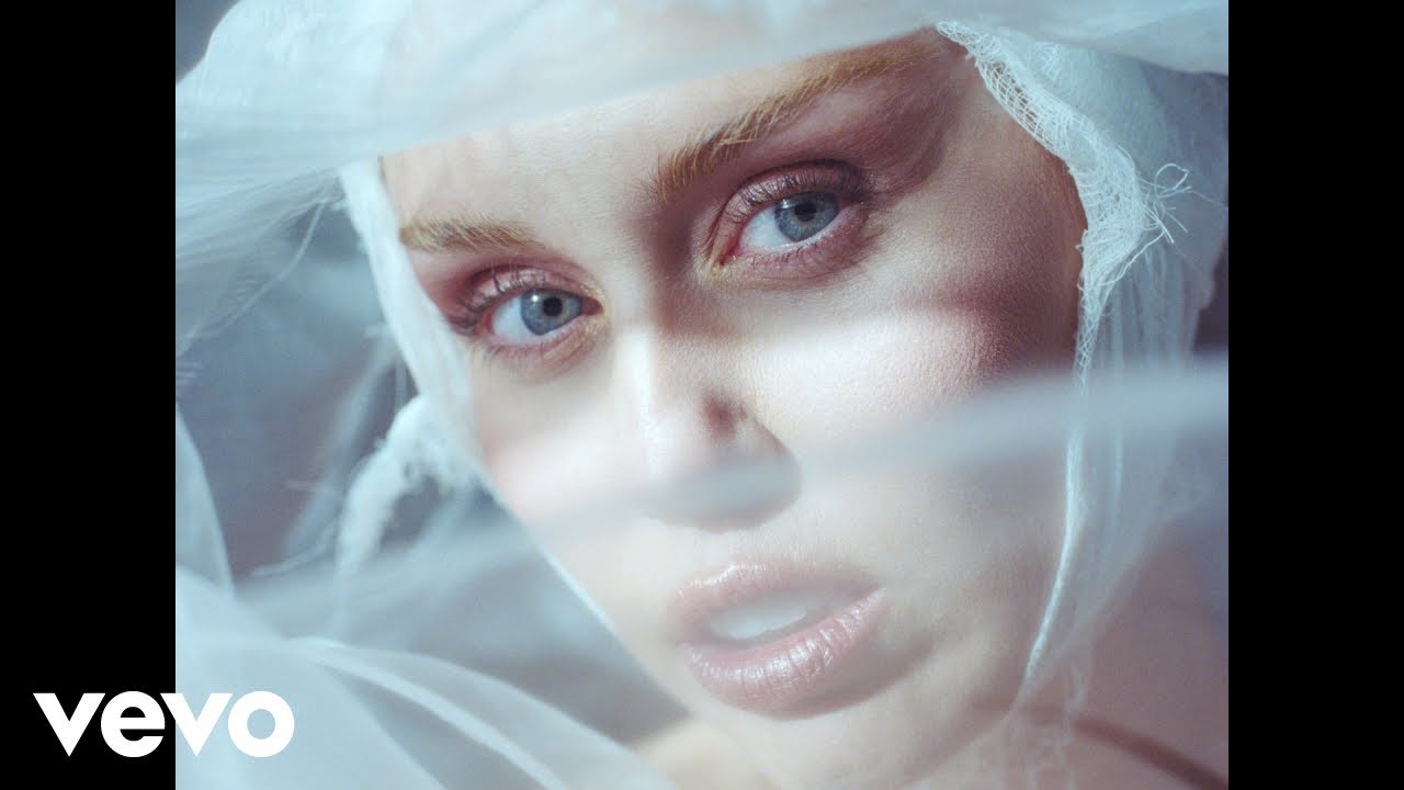 Miley Cyrus – Secrets