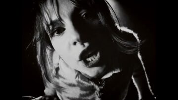 Sandhouse – Make Me Small