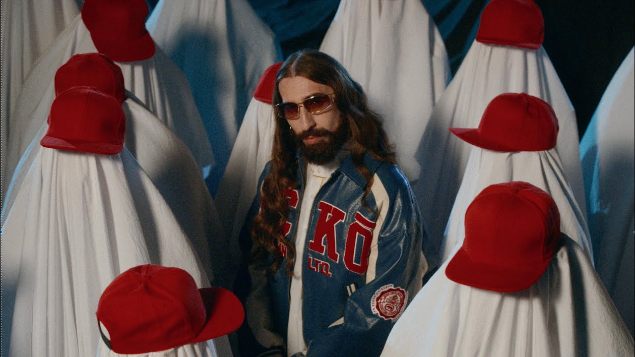 Emre Fel – Karşında Bi’ Gör Beni