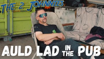The 2 Johnnies – Auld Lad in the Pub