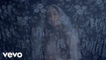 Fleurie – White Lace