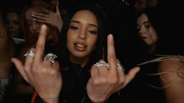 Dina Ayada – problems