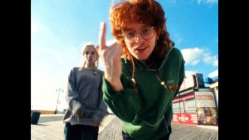 Cavetown – Sailboat (feat. chloe moriondo)