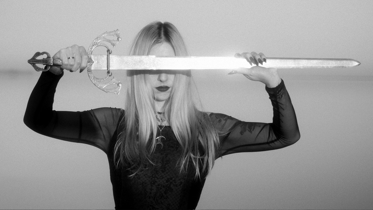 Denuit – Faceless