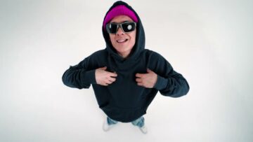 Fehér Krisztián – CSALOGAT AZ ÁGYBA